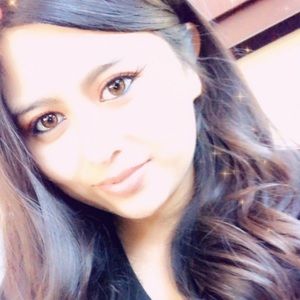 Meet your Posher, Desiree